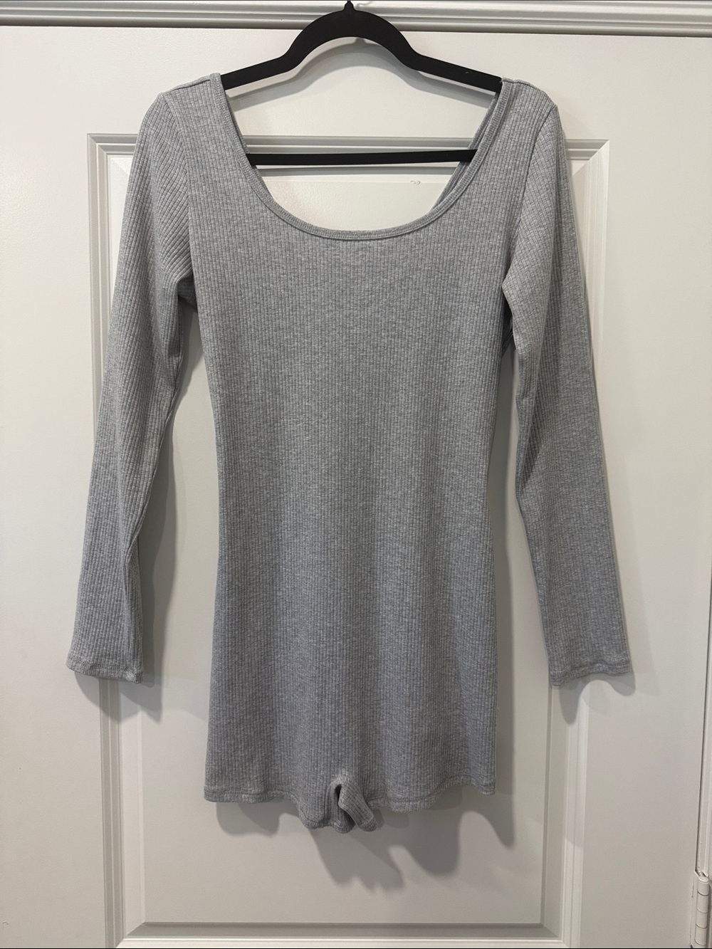 PINK Victoria's Secret Light Gray Ribbed Scoop-Neck Long-Sleeve Jumpsuit Size L